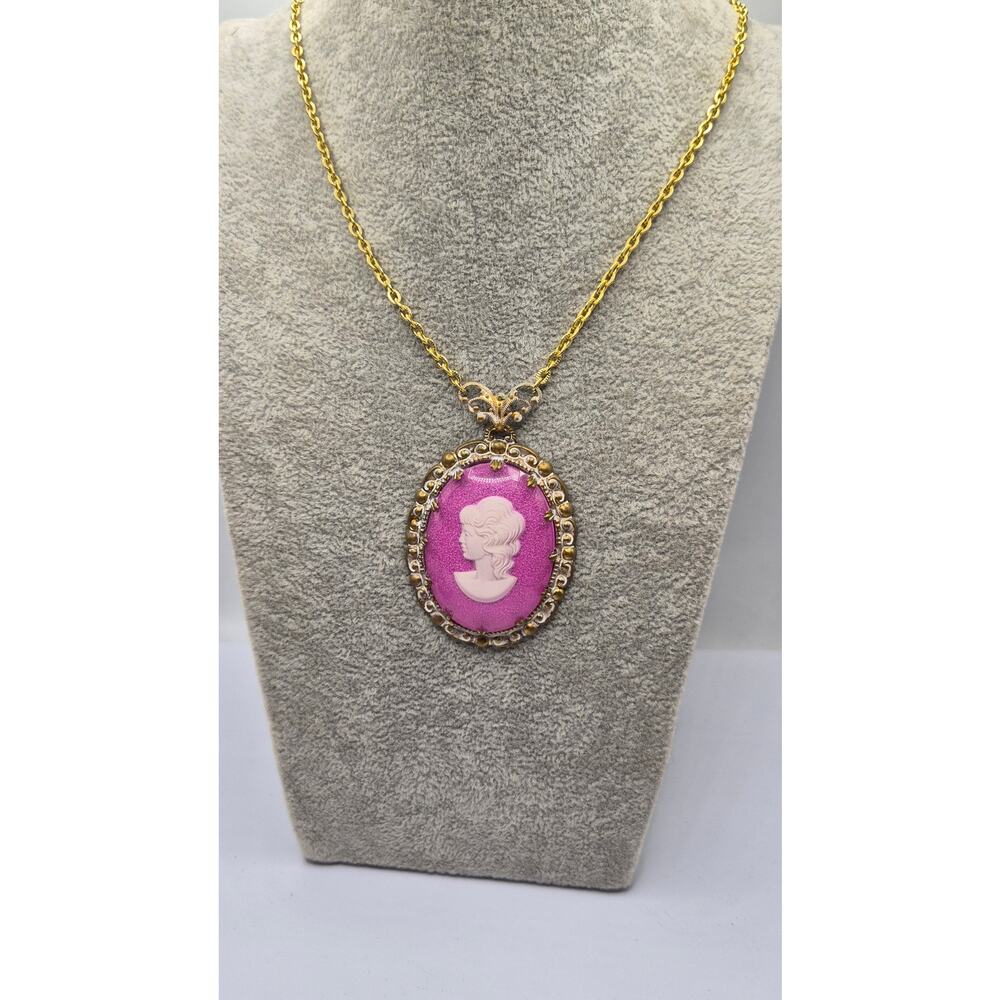 Vintage Pink Cameo Pendant Necklace Rhinestone Gold Tone Oval